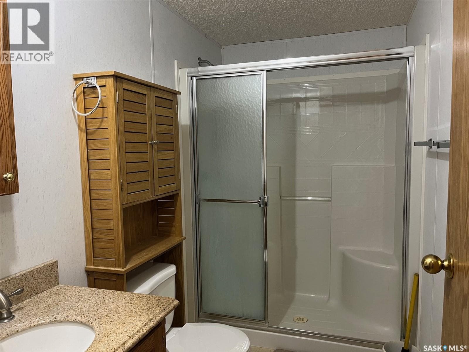 118 2 AVENUE E photo 6