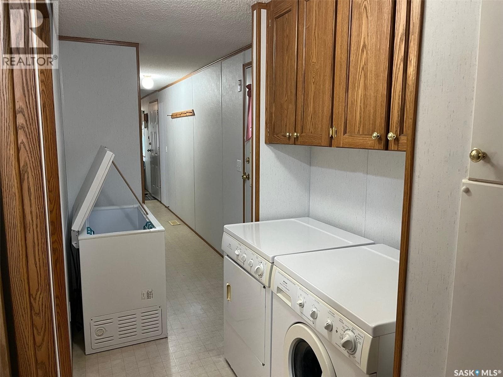 118 2 AVENUE E photo 9