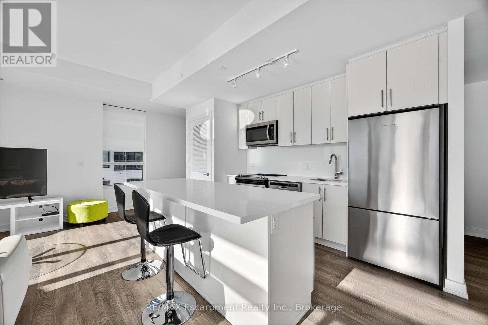 125 - 317 BROWARD WAY photo 5