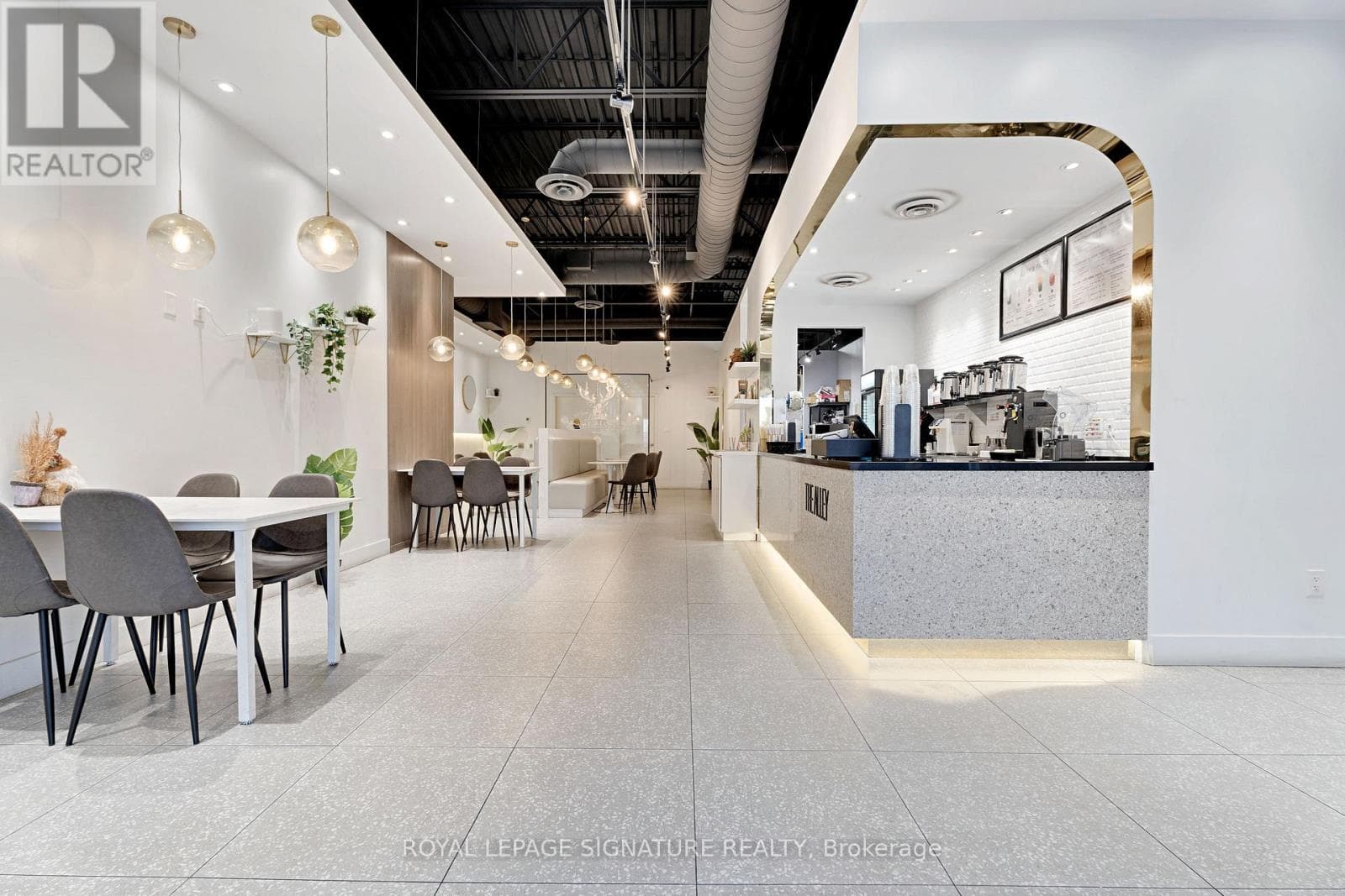 2 bath business at 3 - 10025 HURONTARIO STREET — $199,999