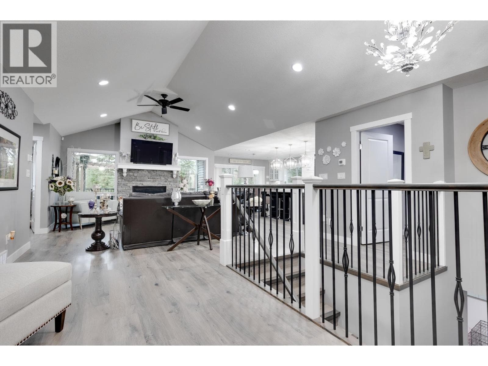 8458 WESTCREST DRIVE photo 3