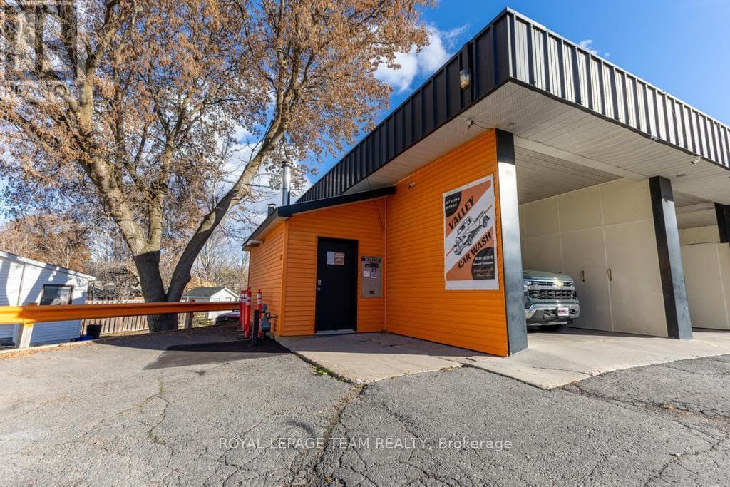 12 ELGIN STREET E photo 3