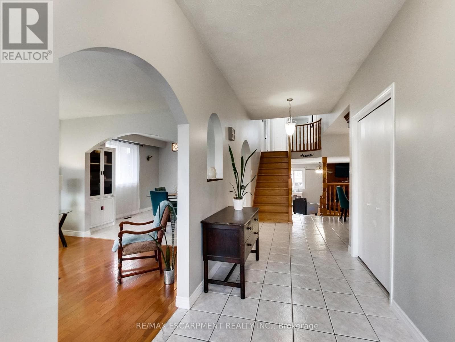 18 PAVAROTTI COURT photo 4