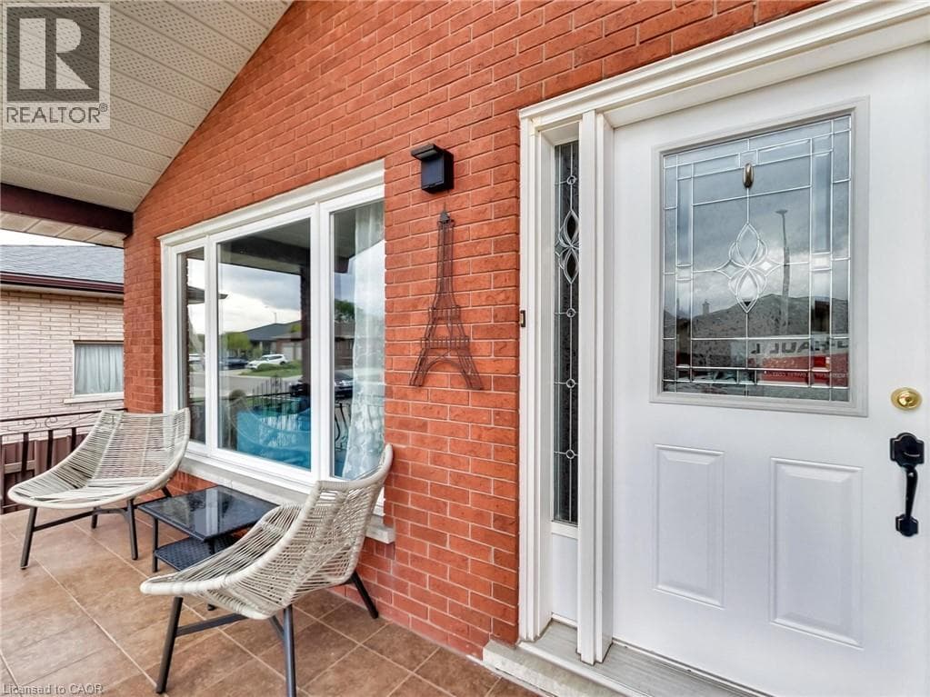 18 PAVAROTTI Court photo 3