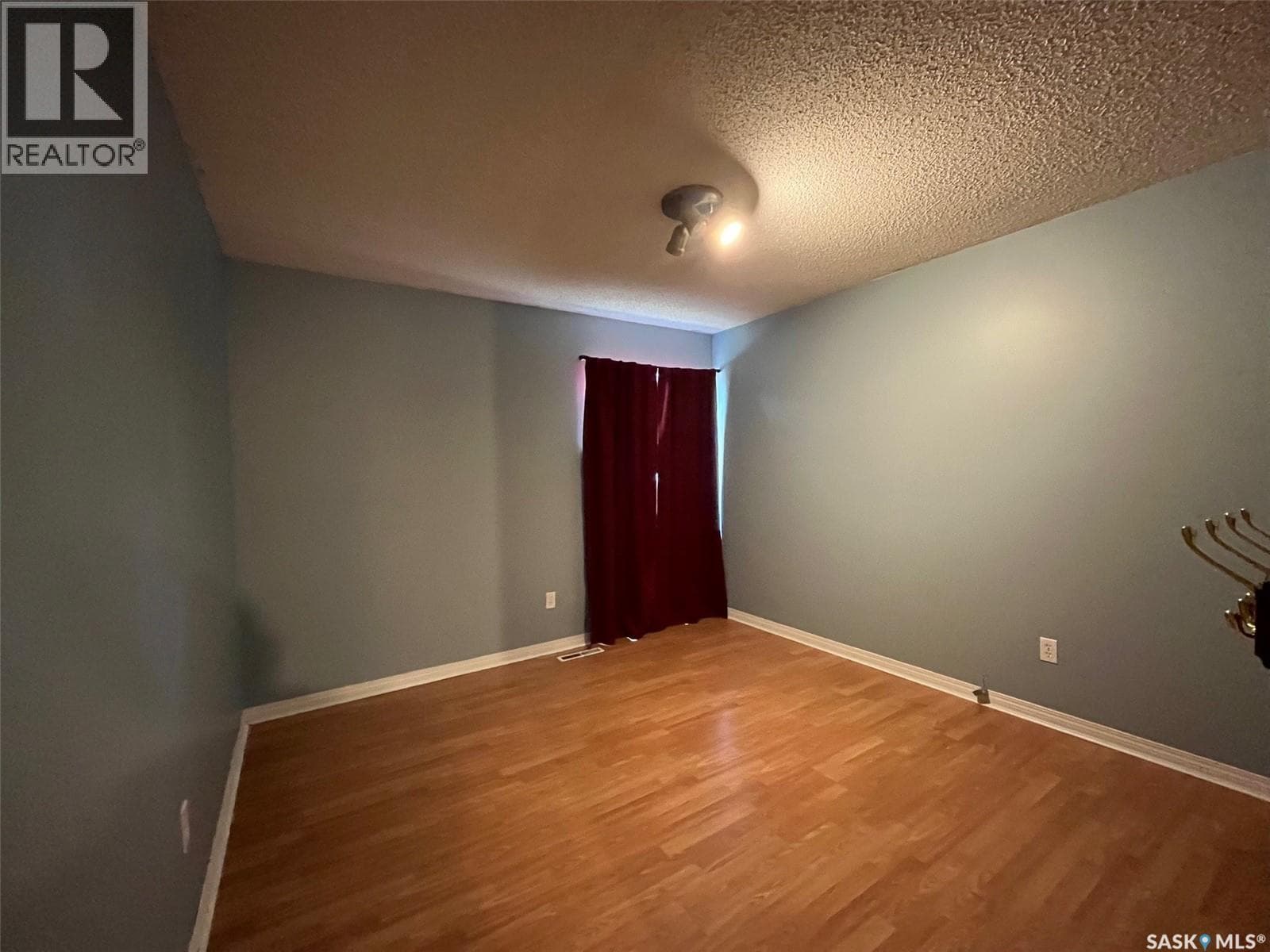 522 1st STREET E photo 5