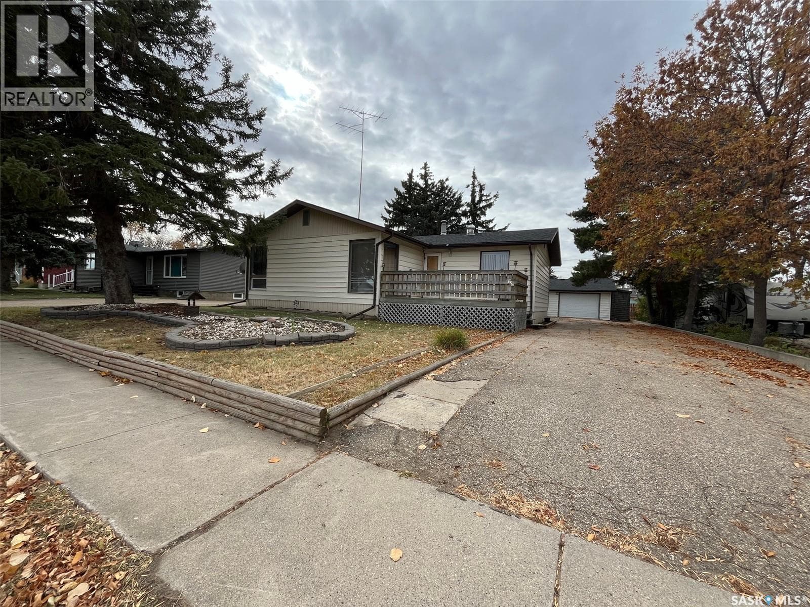 4 bed 2 bath single family at 522 1st STREET E — $148,000