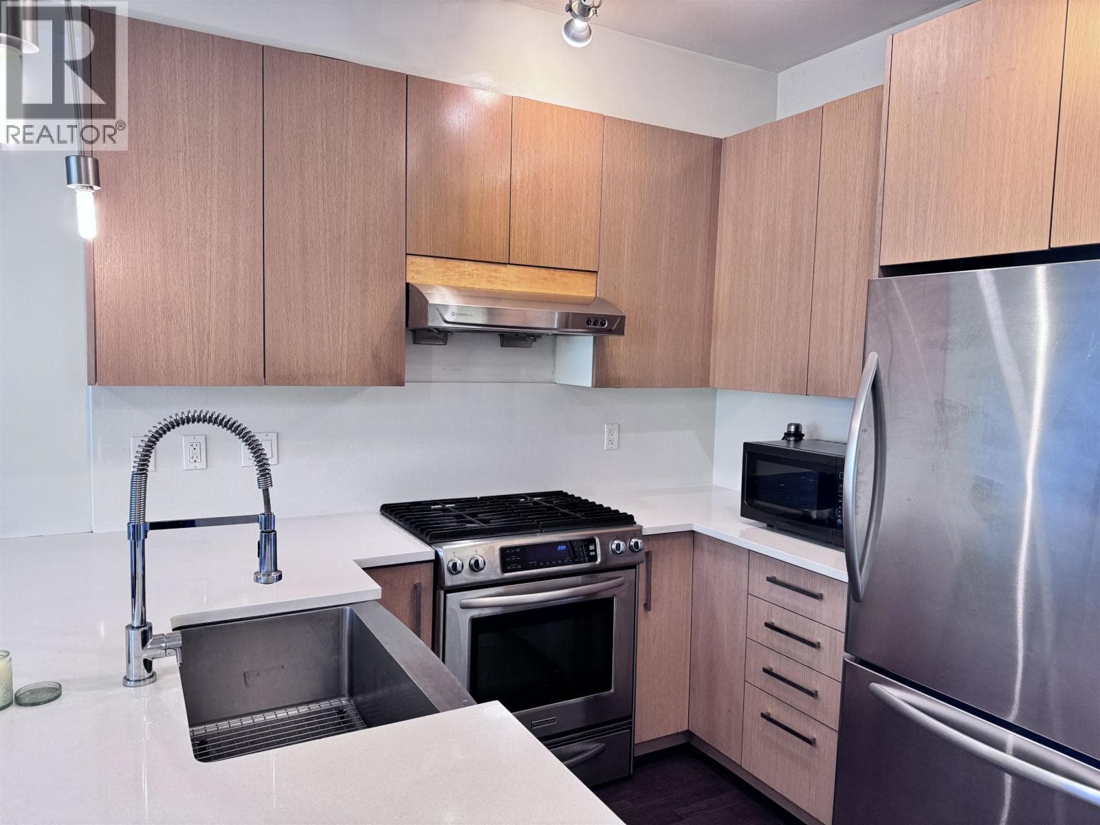 406 8485 NEW HAVEN CLOSE photo 3