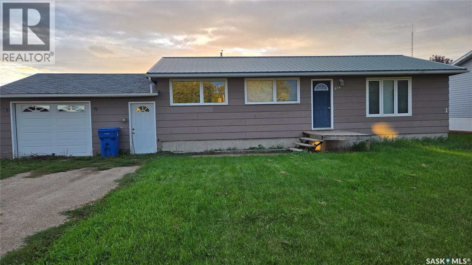 216 1st STREET W