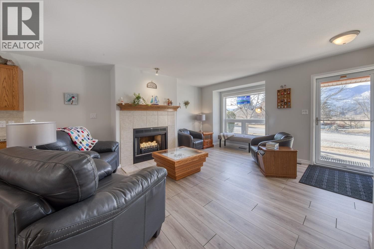 4887 Glen Eagle Drive photo 2