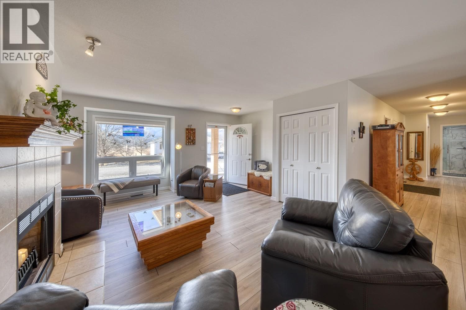4887 Glen Eagle Drive photo 3