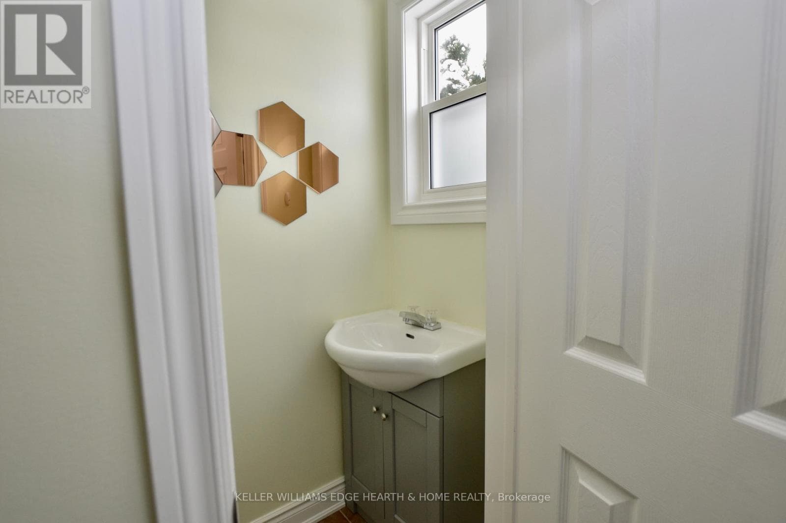 2 - 977 FRANCIS ROAD photo 3