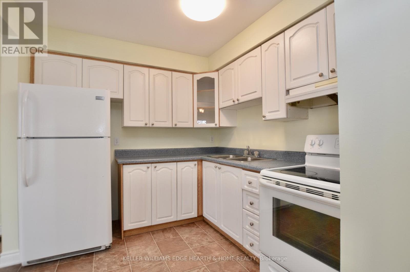 2 - 977 FRANCIS ROAD photo 5