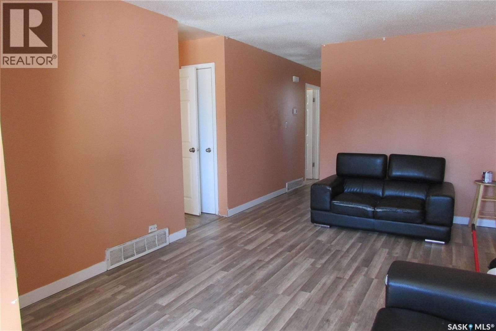 20-24 Empress DRIVE — photo 3