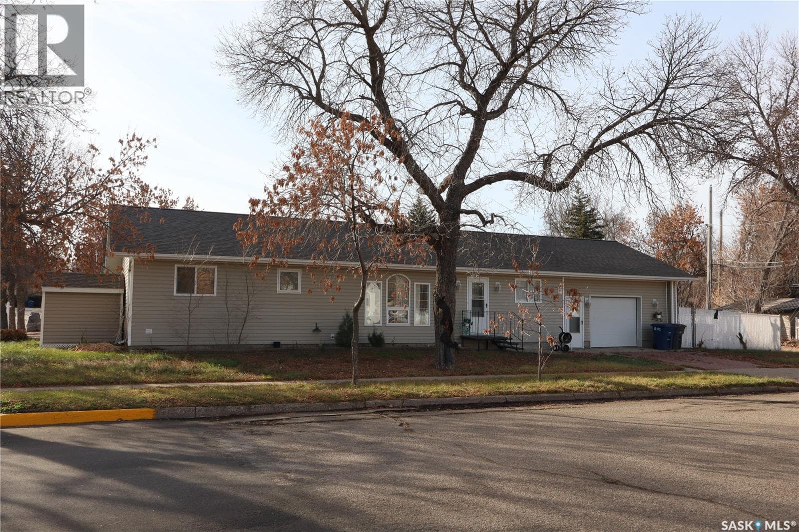 2 bed 3 bath single family at 602 Centre STREET — $189,900