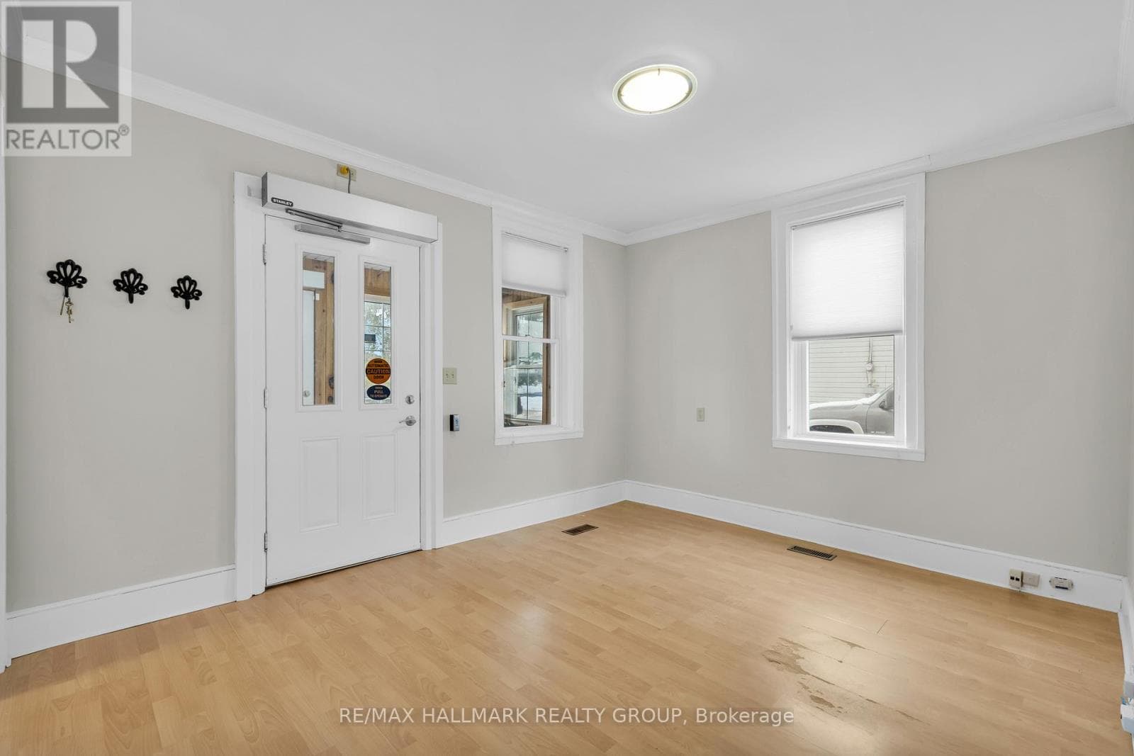 10 WELLINGTON STREET E photo 4
