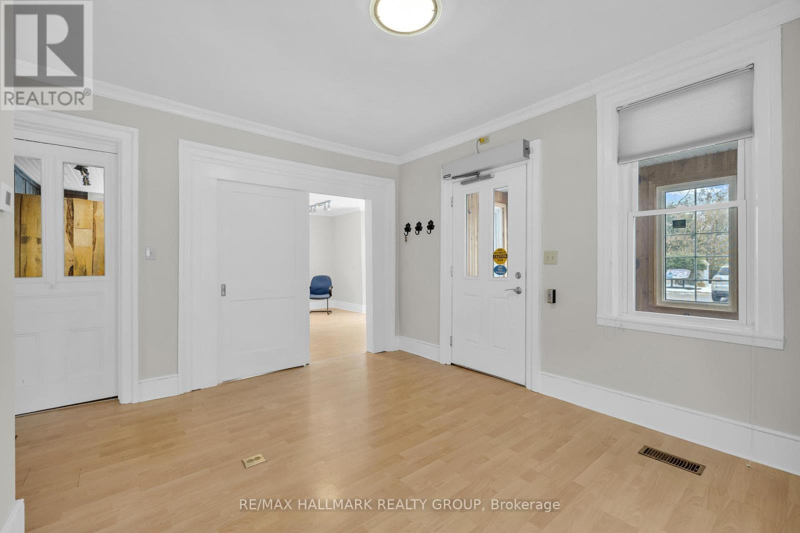 10 WELLINGTON STREET E photo 5