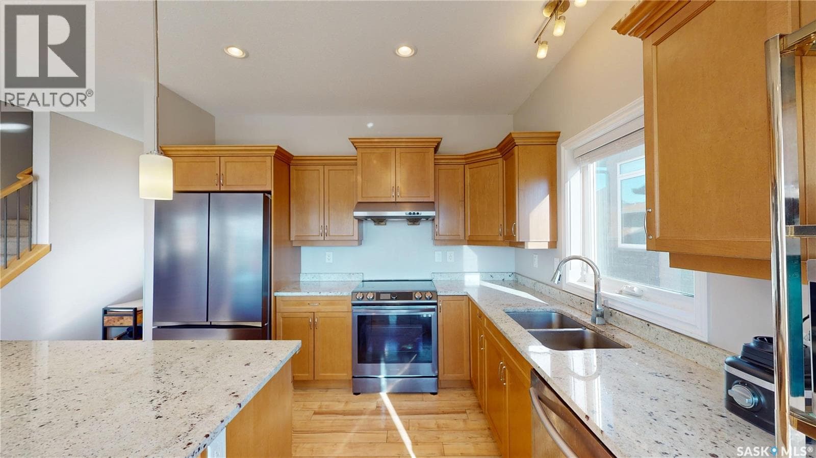 242 Whalley CRESCENT — photo 5