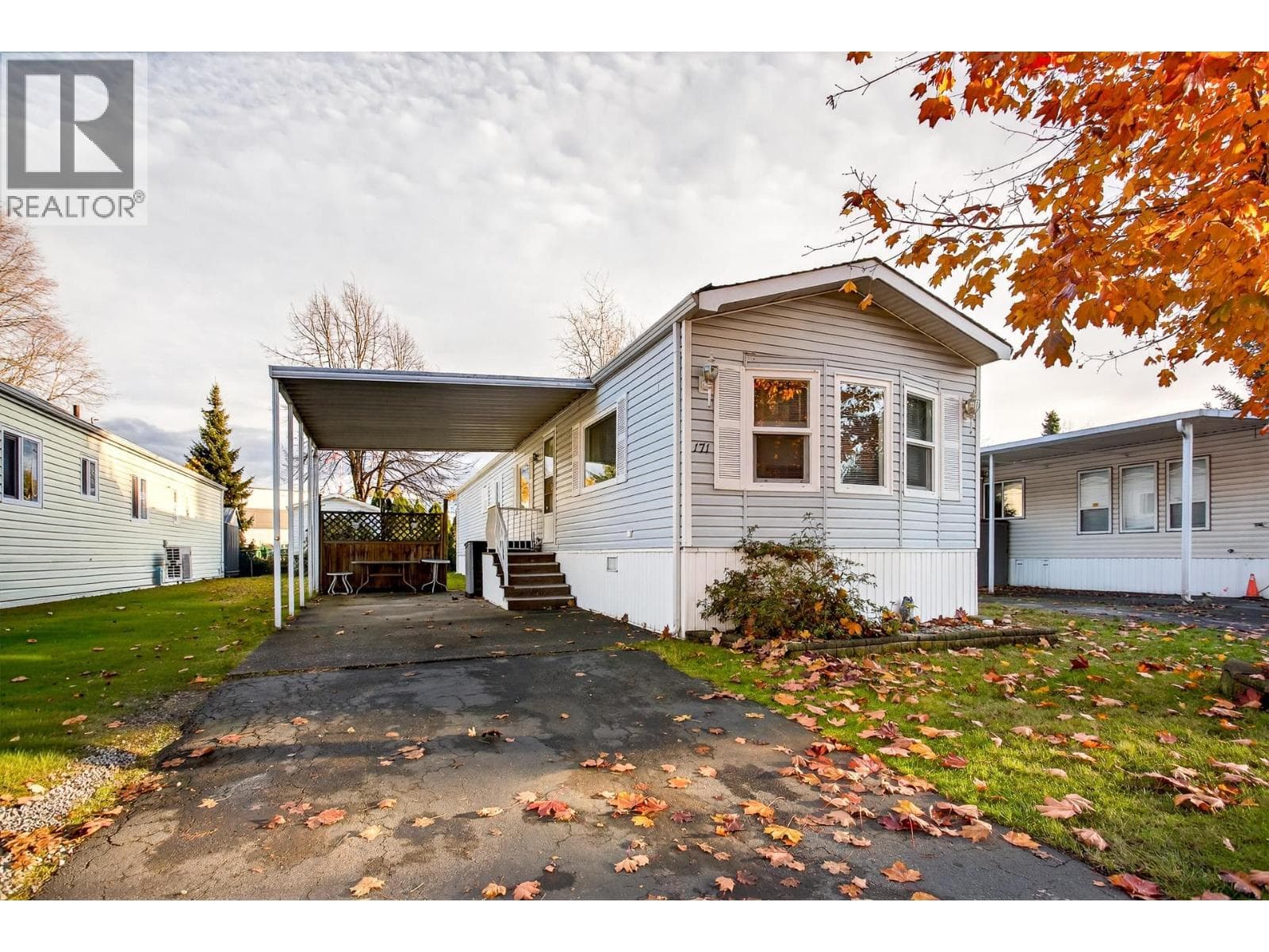 171 145 KING EDWARD STREET photo 3