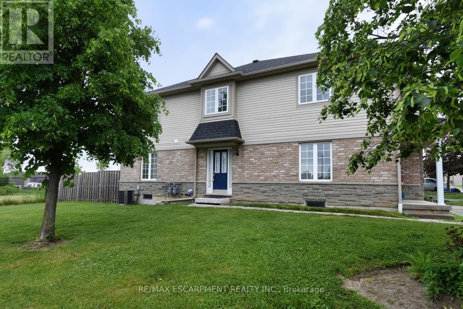 49 - 7 SOUTHSIDE PLACE photo 2