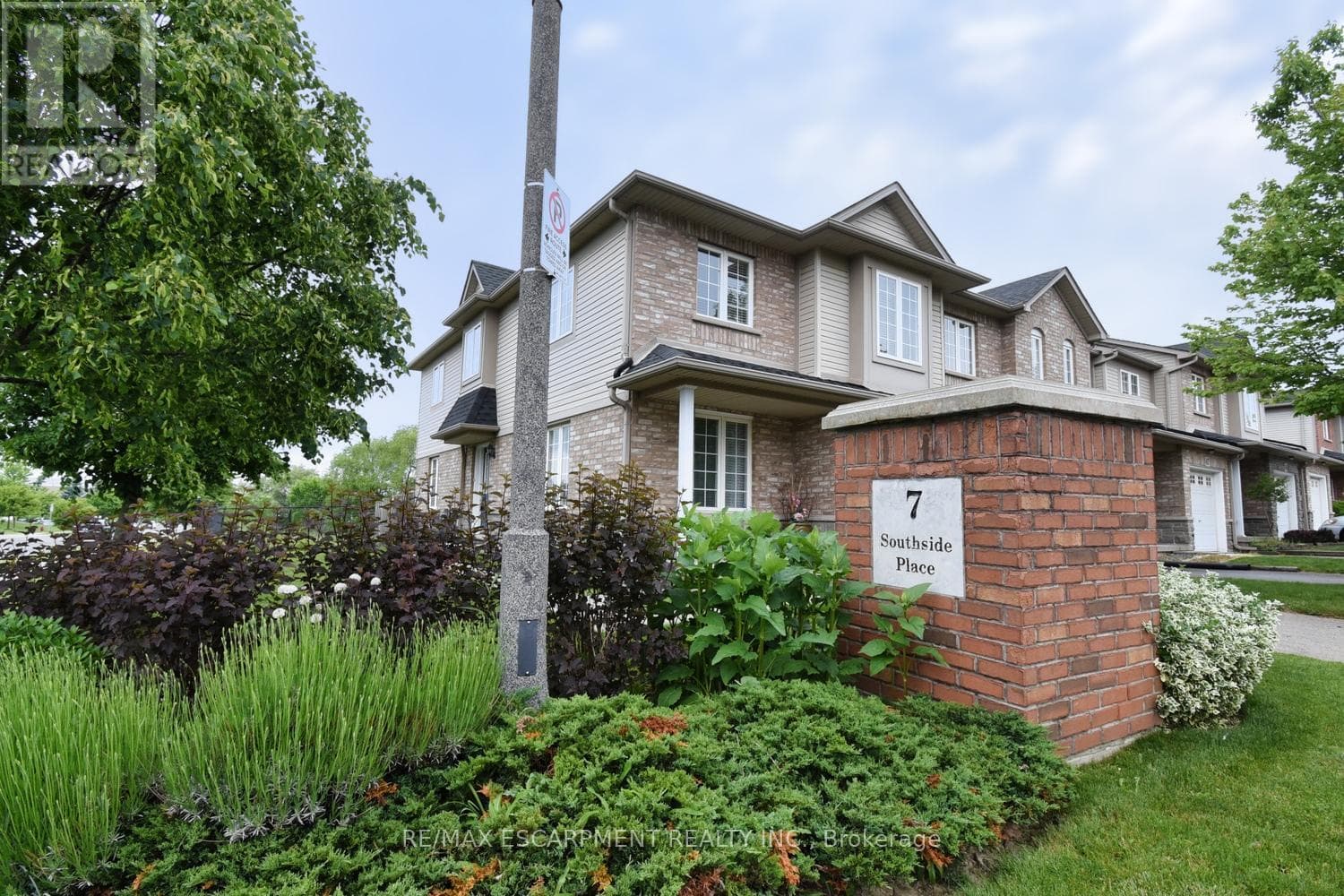 49 - 7 SOUTHSIDE PLACE photo 5