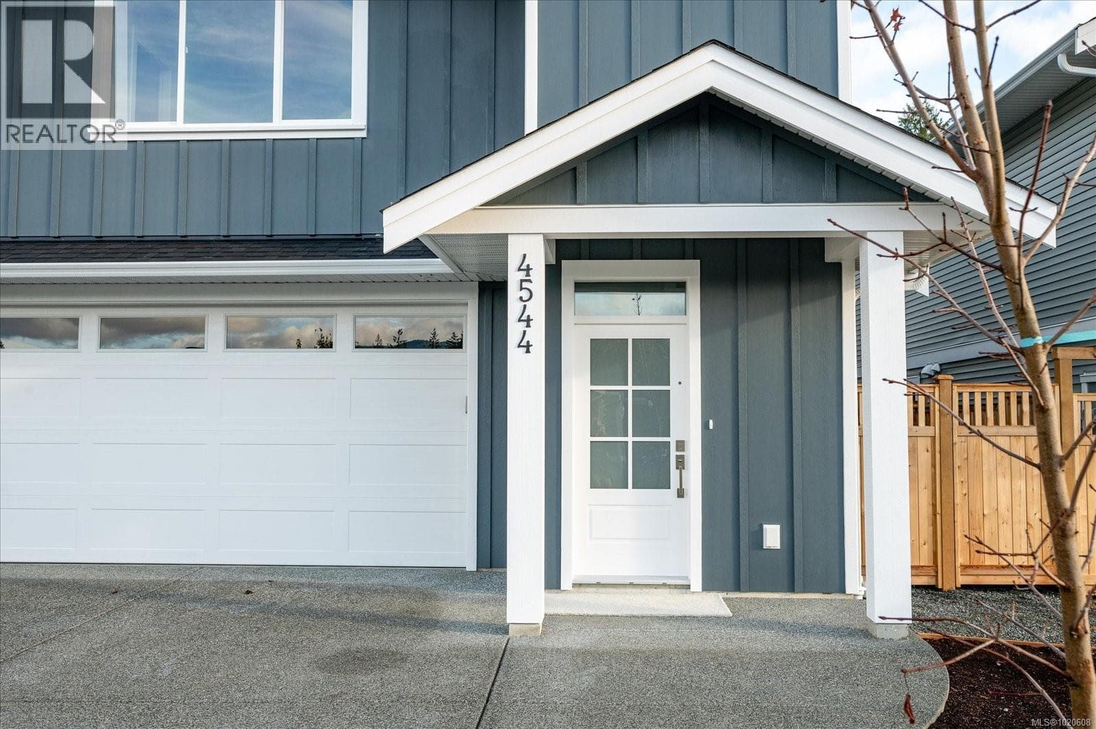 4544 Suncrest Rd photo 2