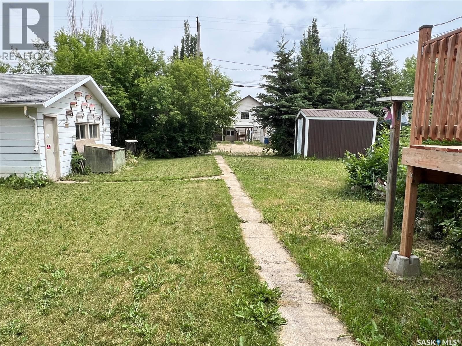 228 Katherine AVENUE N — photo 4