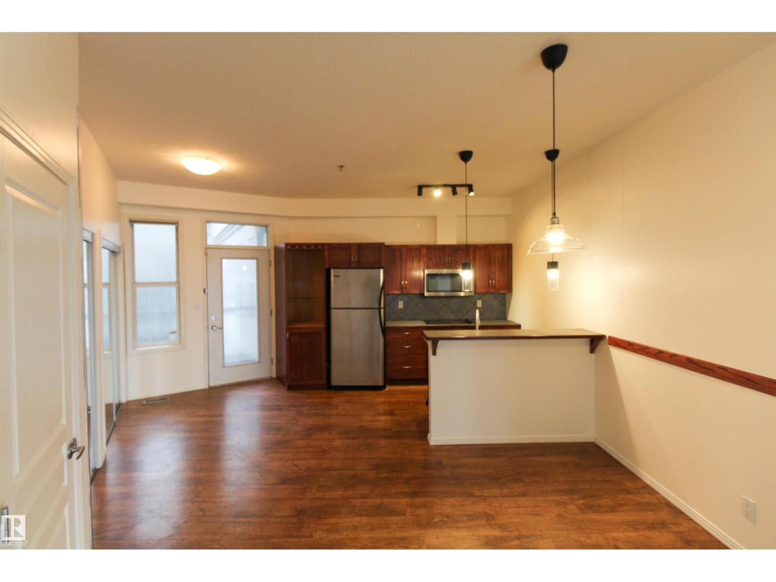 #347 4827 104A ST NW — photo 3