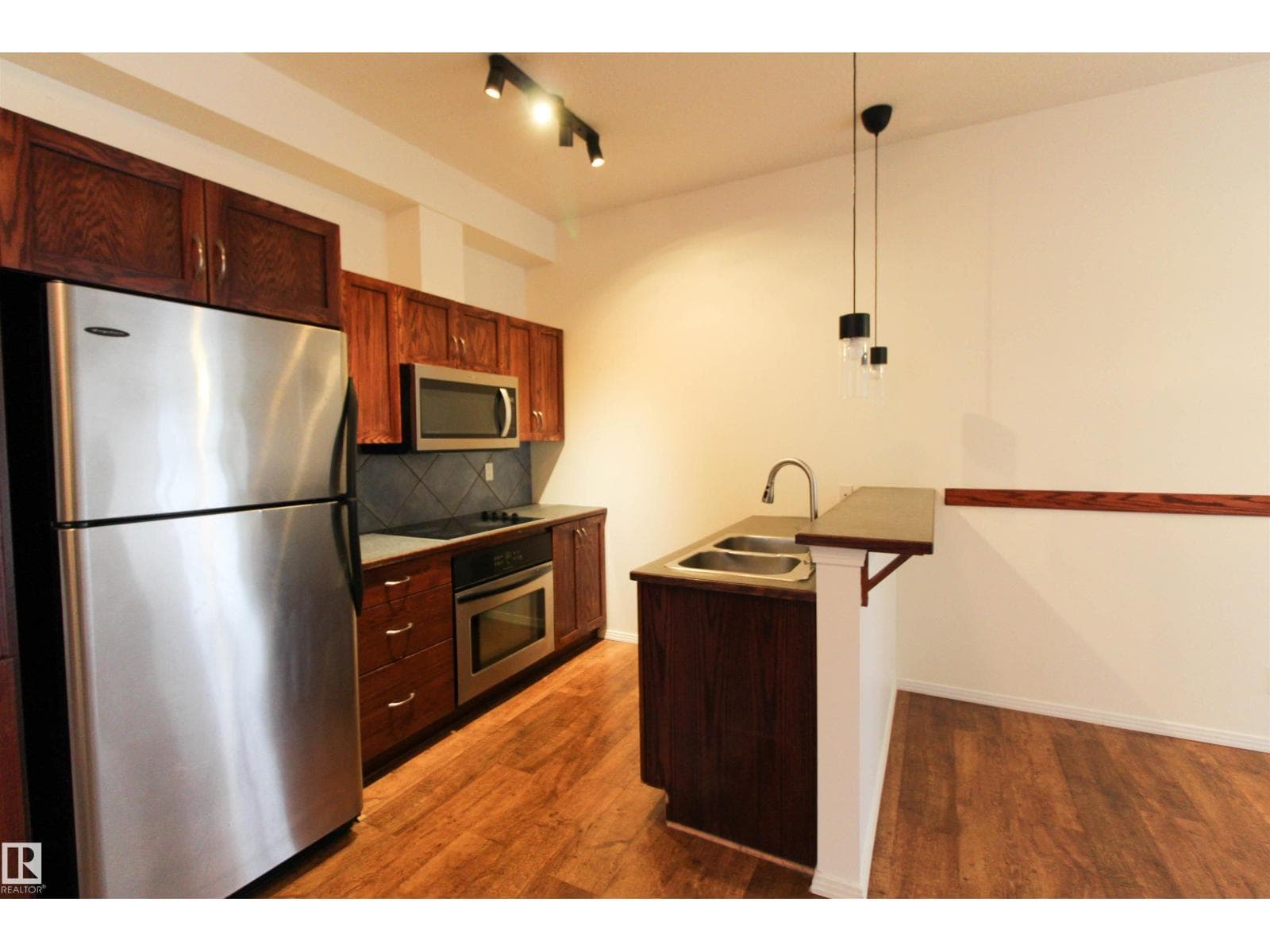 #347 4827 104A ST NW — photo 4