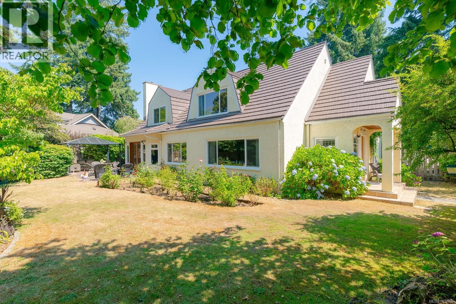 4 bed 4 bath single family at 4471 Southgate Rd — $829,900