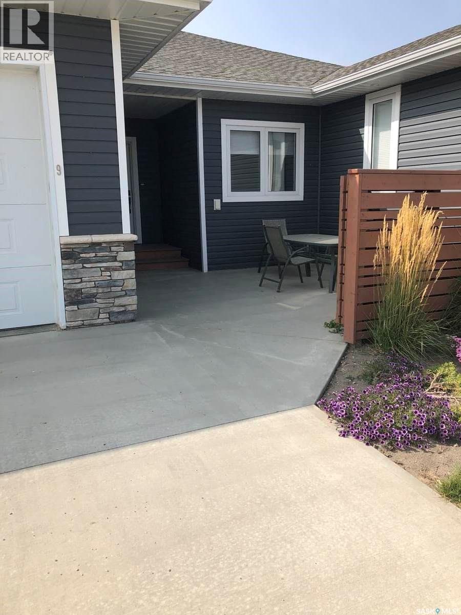 9 Warren STREET S photo 2