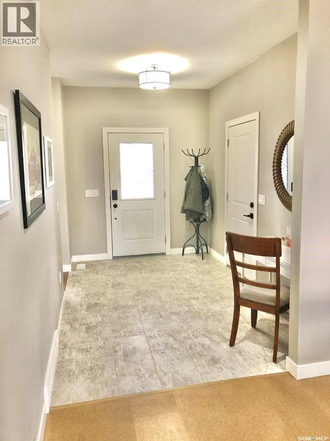 9 Warren STREET S photo 4