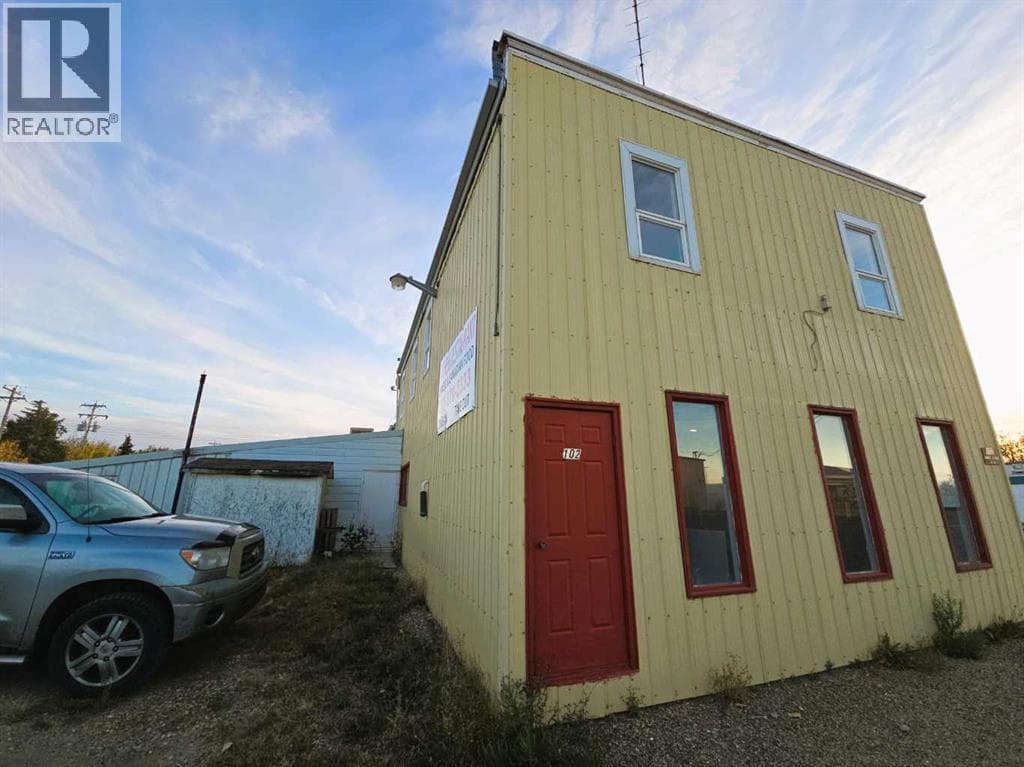 102 Railway Avenue E — photo 4