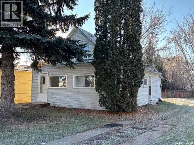 134 2nd AVENUE W — photo 2