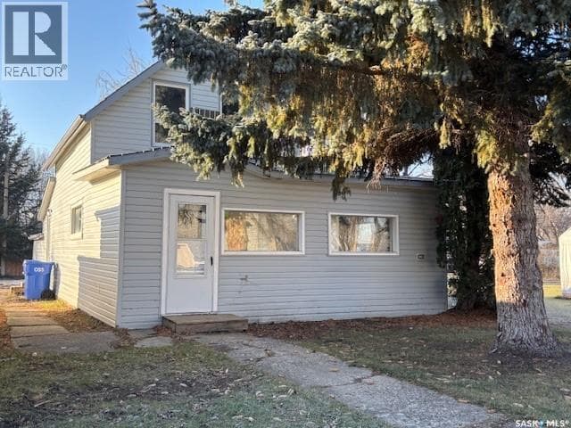 134 2nd AVENUE W