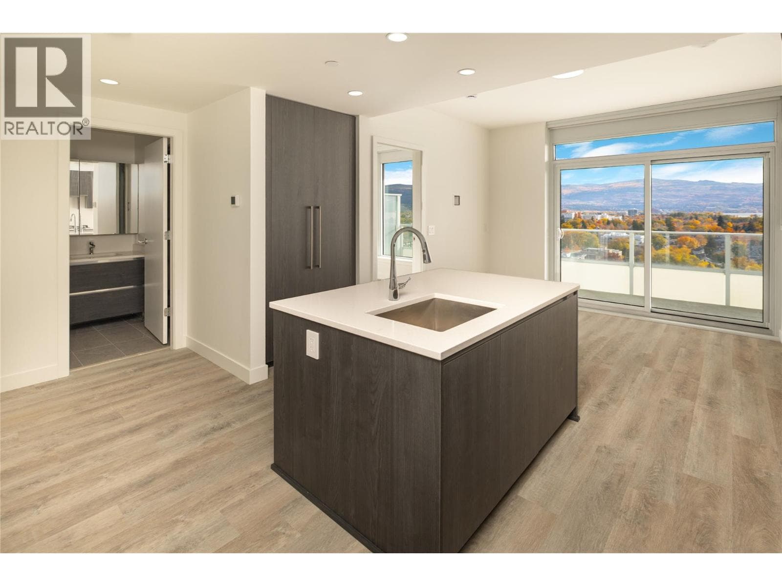 1626 Water Street Unit# 1206 photo 5