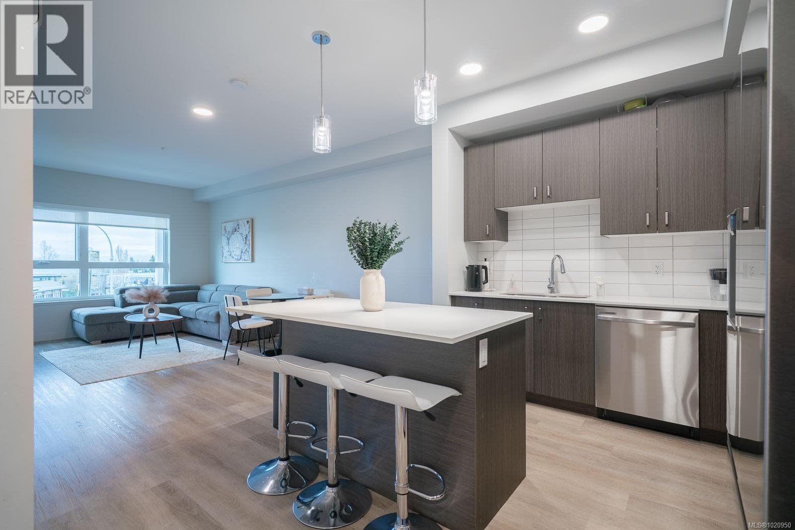 1 bed 1 bath single family at 209 140 Jensen Ave W — $407,000