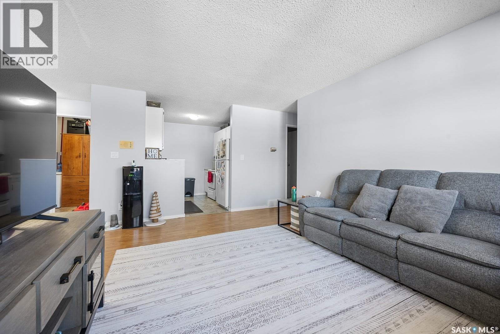 4008 DEWDNEY AVENUE — photo 5