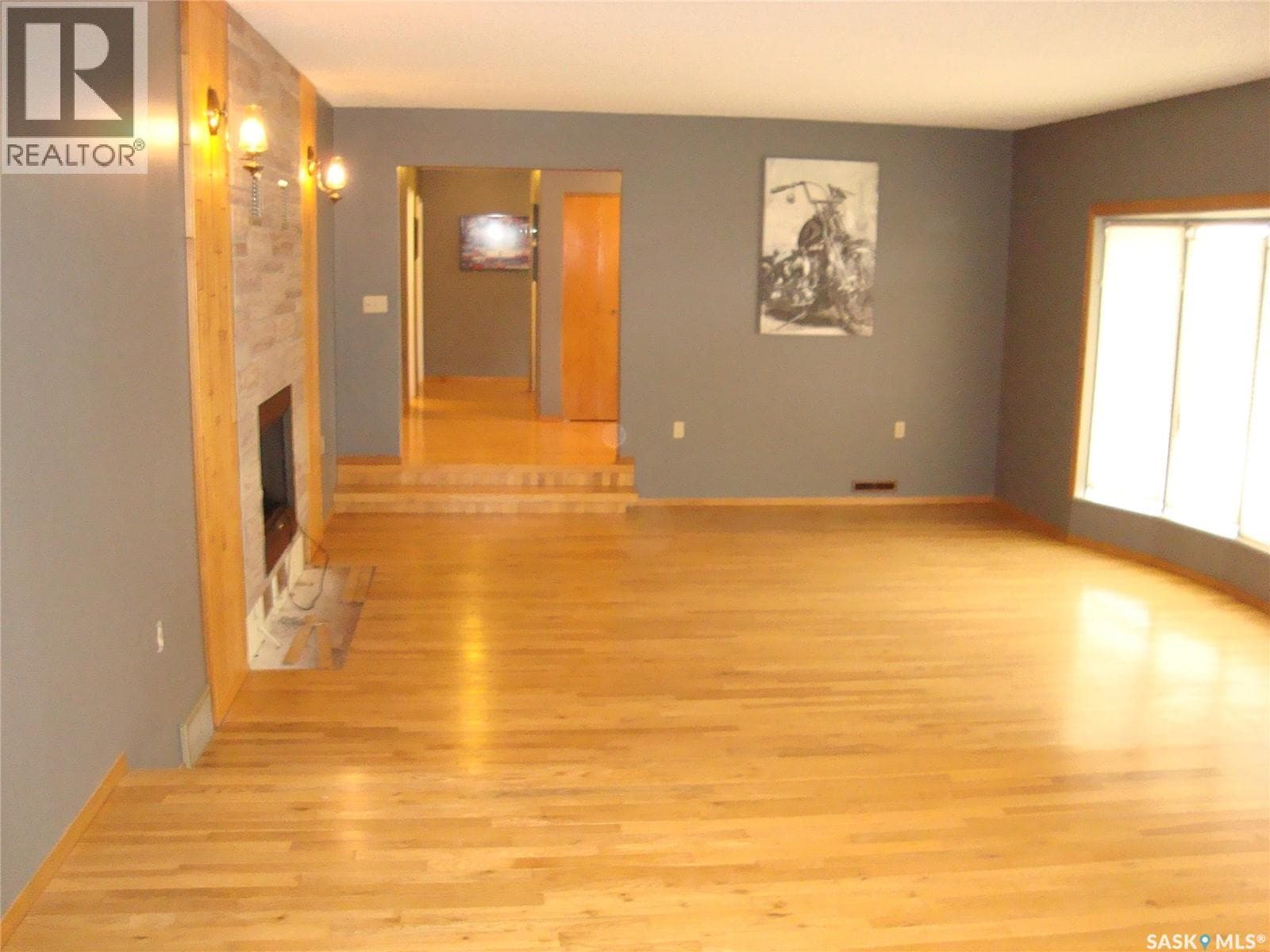 105 4th AVENUE W — photo 2