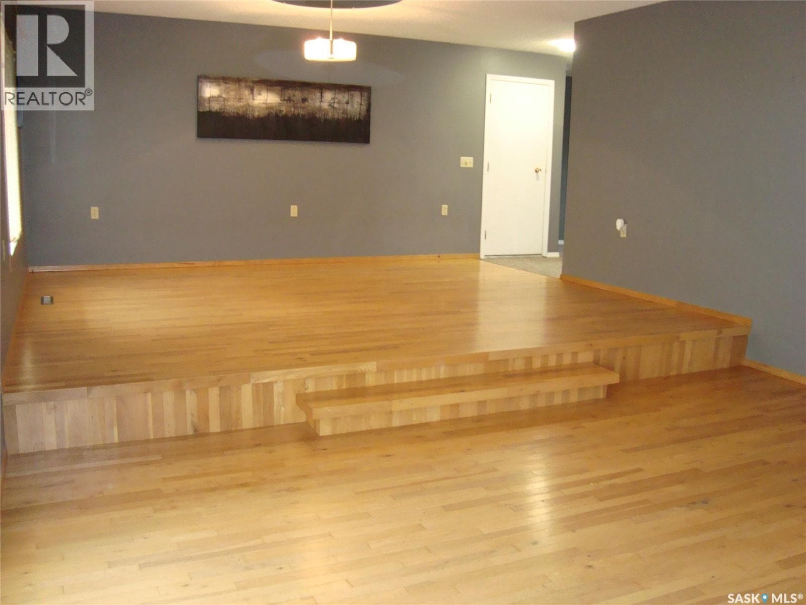 105 4th AVENUE W — photo 3