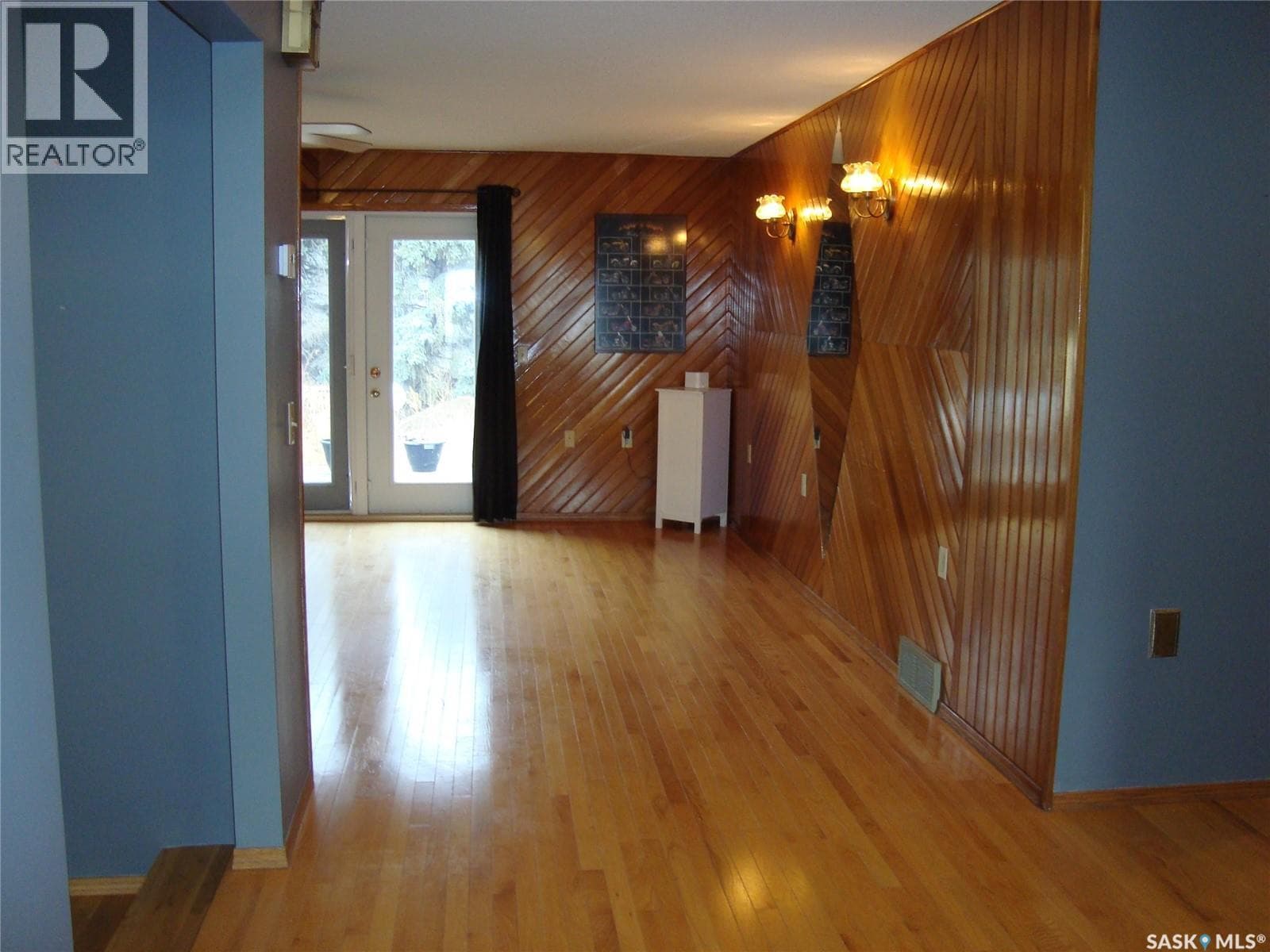 105 4th AVENUE W — photo 4