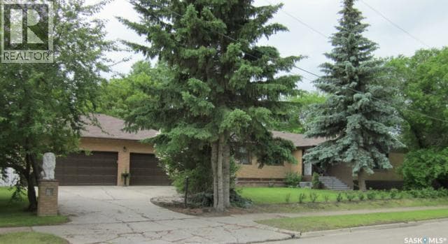 502 1st STREET W