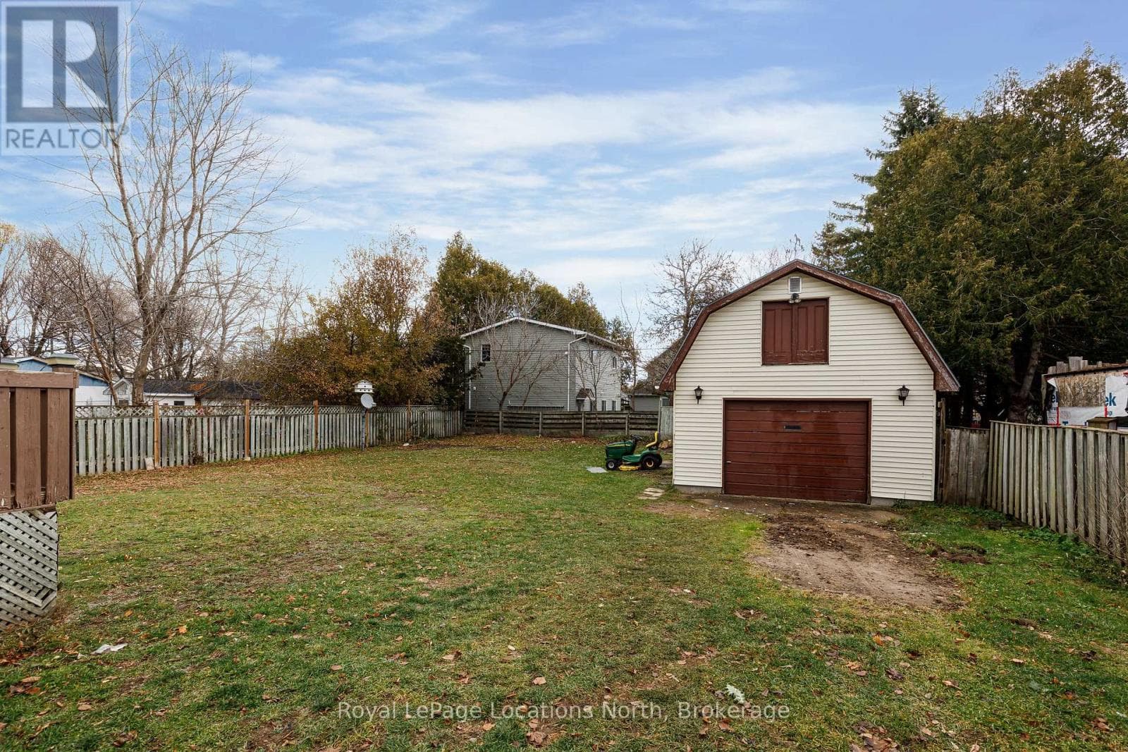 35 WALNUT STREET photo 2