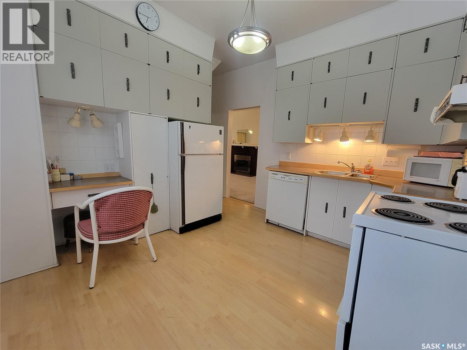 411 1st STREET W — photo 5
