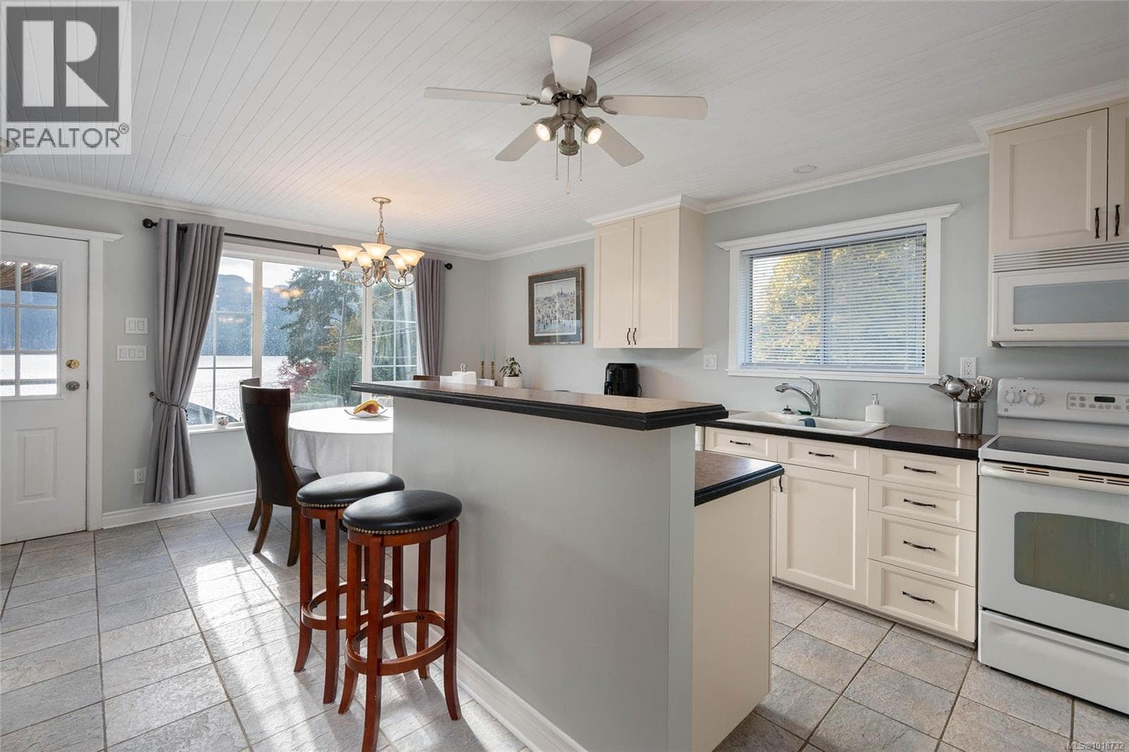 10654 Youbou Rd photo 5