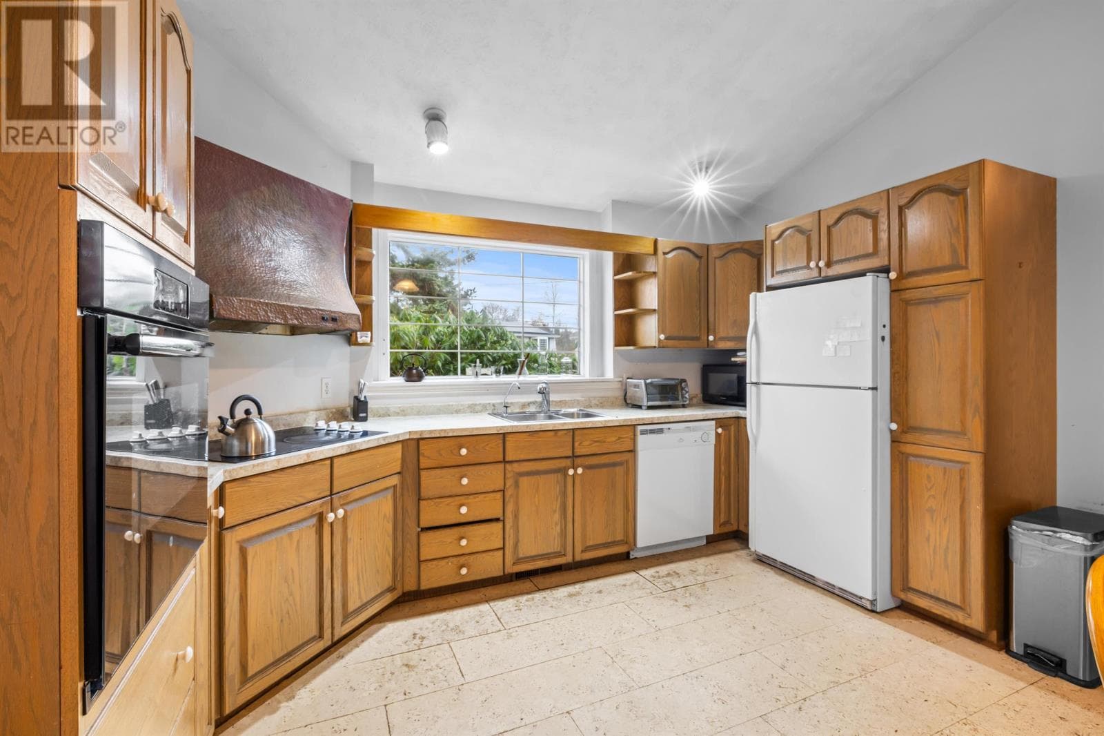 33 Irwin Drive photo 5