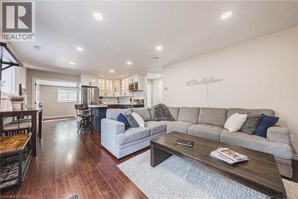 3865 VICTORIA Avenue photo 4