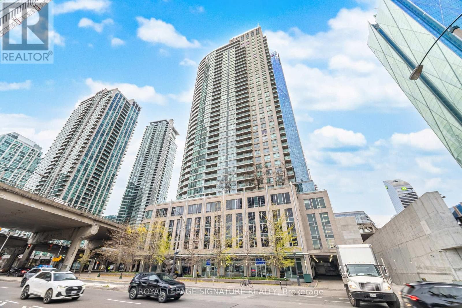 2 bed 2 bath single family at 3112 - 18 YONGE STREET — $669,900