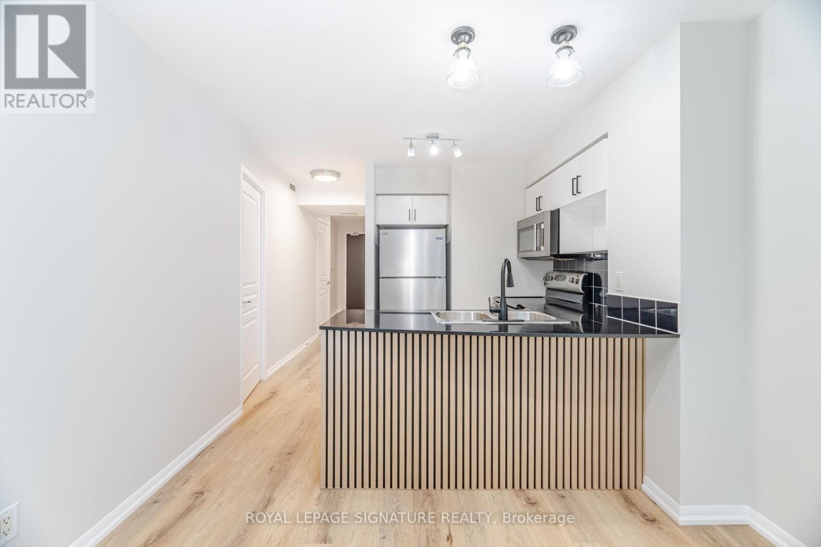 3112 - 18 YONGE STREET photo 2
