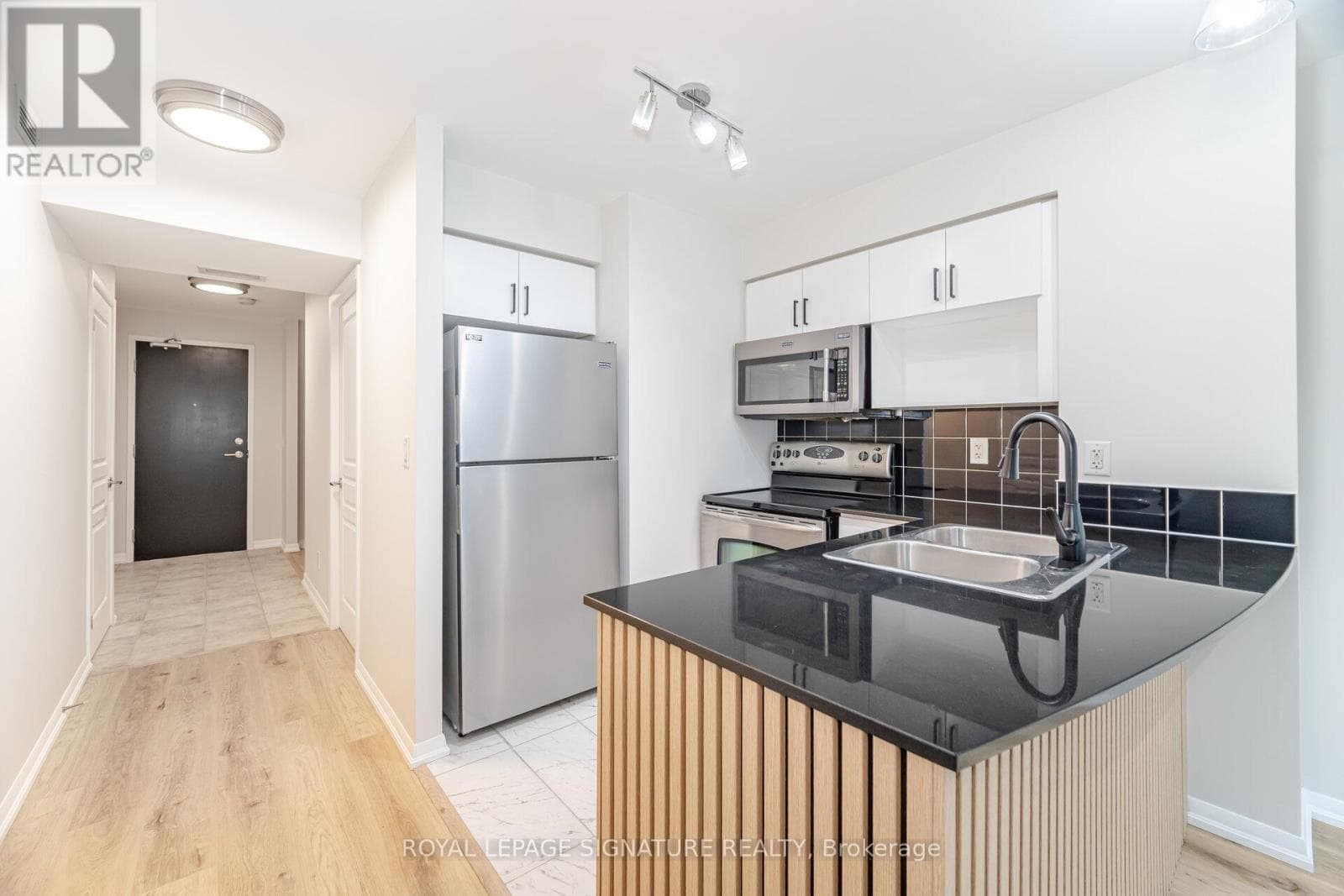 3112 - 18 YONGE STREET photo 3