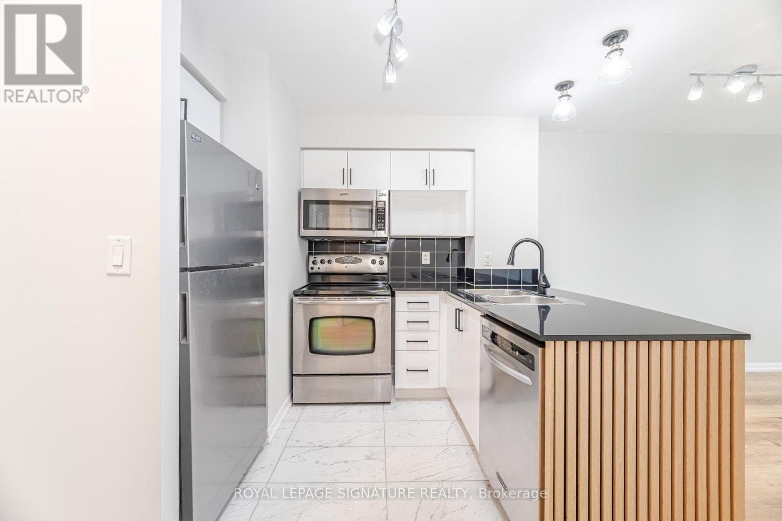 3112 - 18 YONGE STREET photo 4